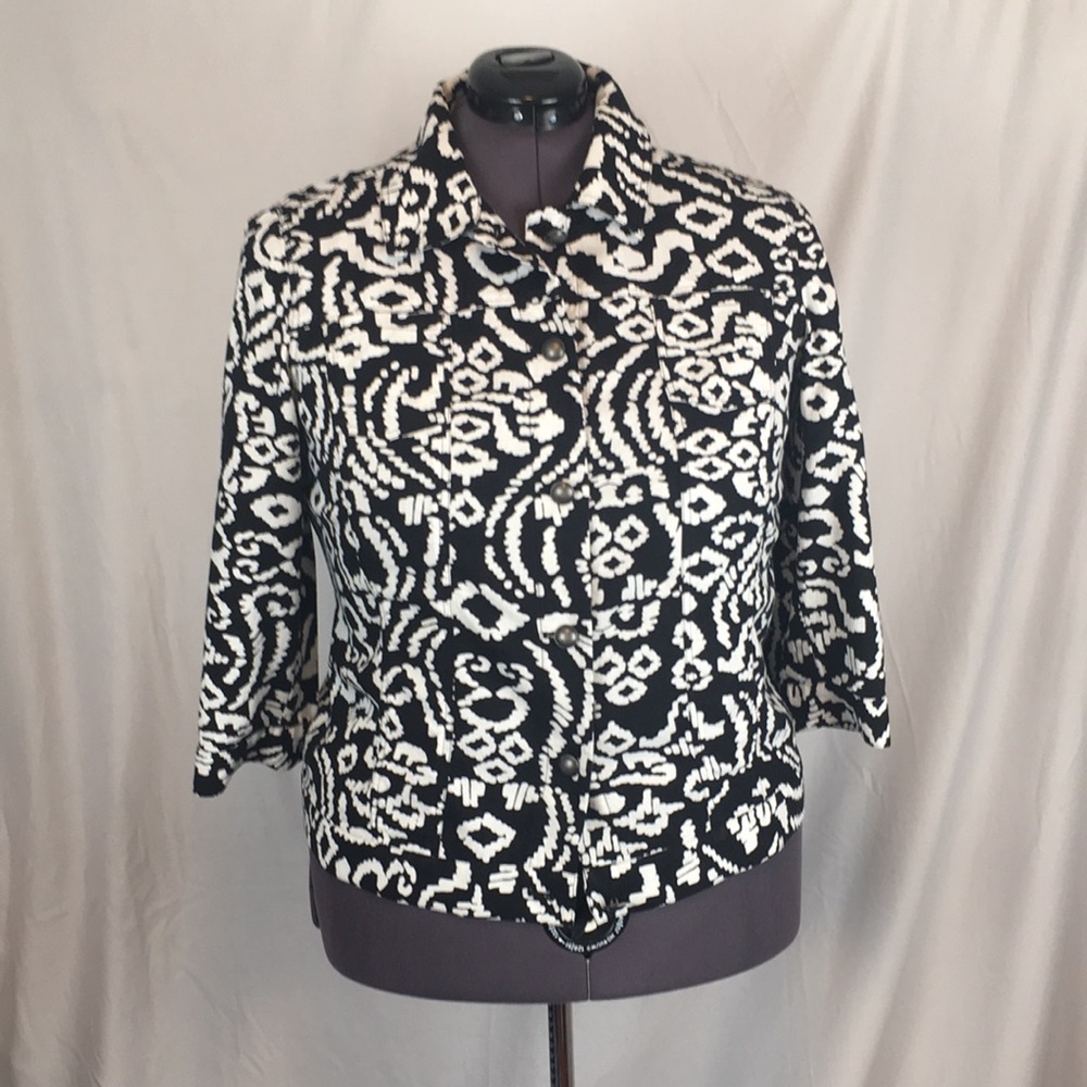 Chico's Sz 3 (Lg) Black and White Unique Pattern Long-Sleeved Fitted Jacket